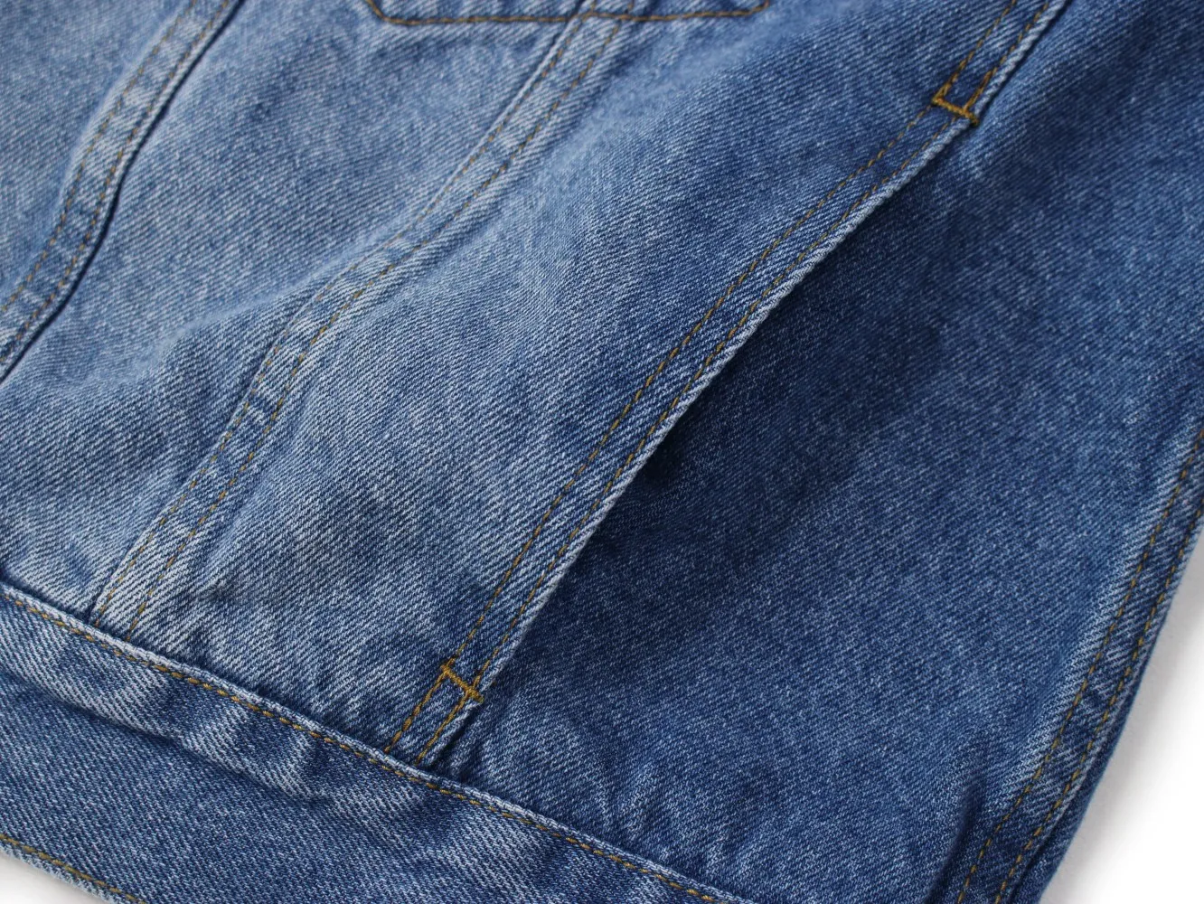 P330 high-quality Chrome Hearts Gradient Washed and Pasted Heavy Duty Leather Denim Jacket, a great style for couples [Top heavy industry fashionable design] Created in consistent high street luxury style, [Materials and craftsmanship] Needless to say, this point goes without saying. As an excellent craftsman brand, Zangyin’s requirements for details and craftsmanship are really perfect. The washed color of this model has gone through so many processes, not to mention the embellishment of denim appliques. It is also purely hand-made and sewn. Just like what they believe in, only hand-made things have soul and have the meaning of wear. A top-notch heavy-duty fashionable denim item, I look forward to your perfect interpretation! !  Size: M-XL (Details in Figure 9) Color: Blue